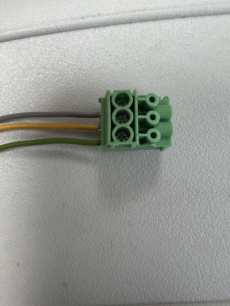 Grüner Stecker