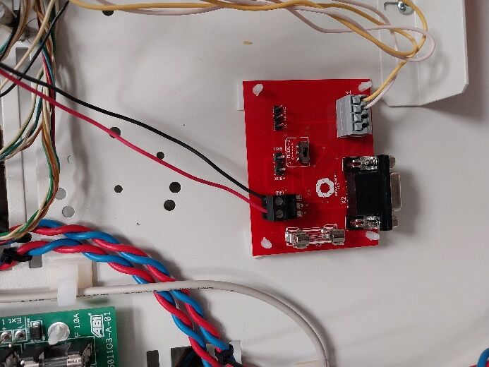 Platine UNI5V+ Adapter in ABI Zentrale montiert